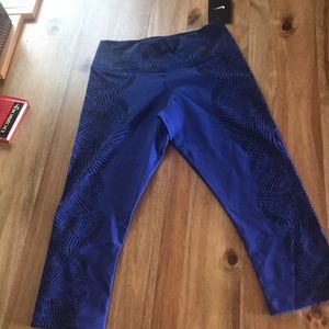 NIKE Dri-fit legendary tight fit cropped legging